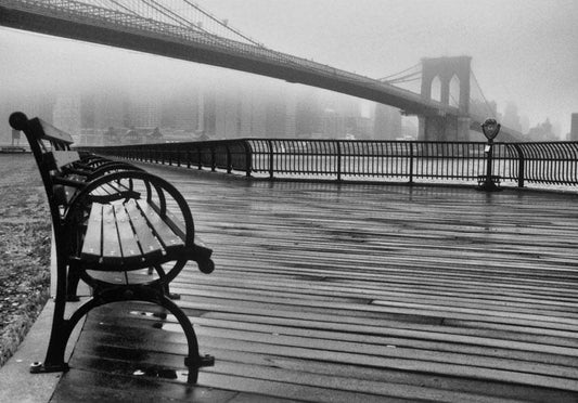 Fototapete - Ein nebliger Tag auf der Brooklyn Bridge